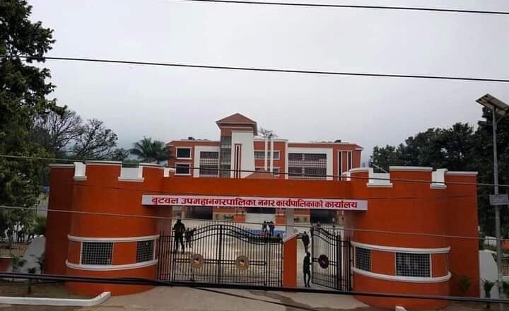 अतिक्रमण गरेको सडक ३ दिन भित्र खालि गर्न बुटवल उपमहानगरको निर्देशन