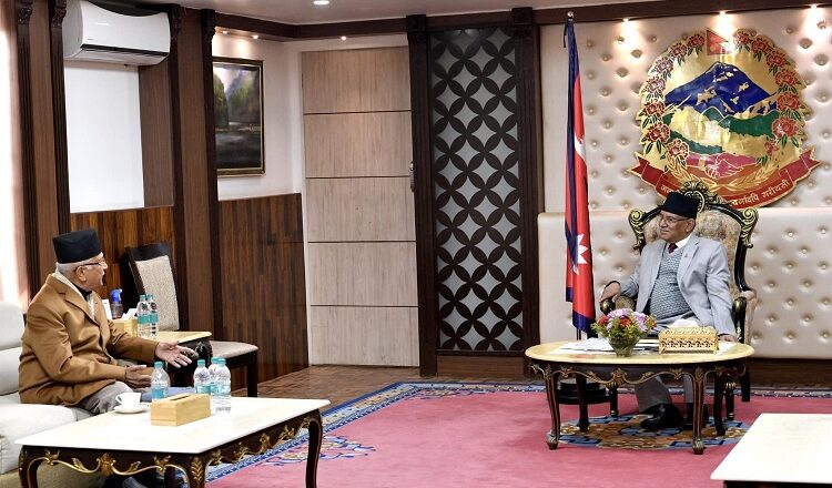 राष्ट्रपति चयन र गृह मन्त्रालयको विषयलाई लिएर माओवादी र एमालेबीच विवाद बढ्दै