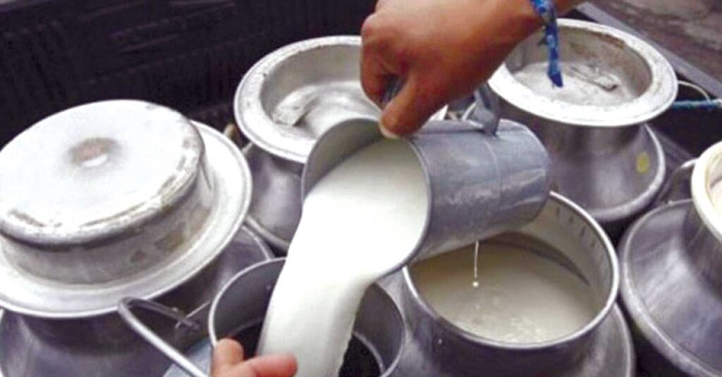 सरकारले लिटरमा ९ रुपैयाँ बढायो दूधको मूल्य