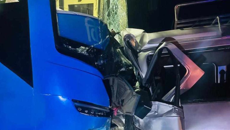 नारायणगढ-मुग्लिन सडकमा माइक्रोबस र बस ठोक्किए : ४ जनाको मृत्यु