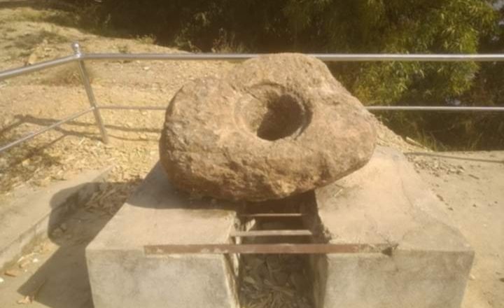 गुल्मी बलिथुममा रहेको पुस्तौं पुरानो ढुंगेकोलले सम्झाउछ ईतिहास ।।