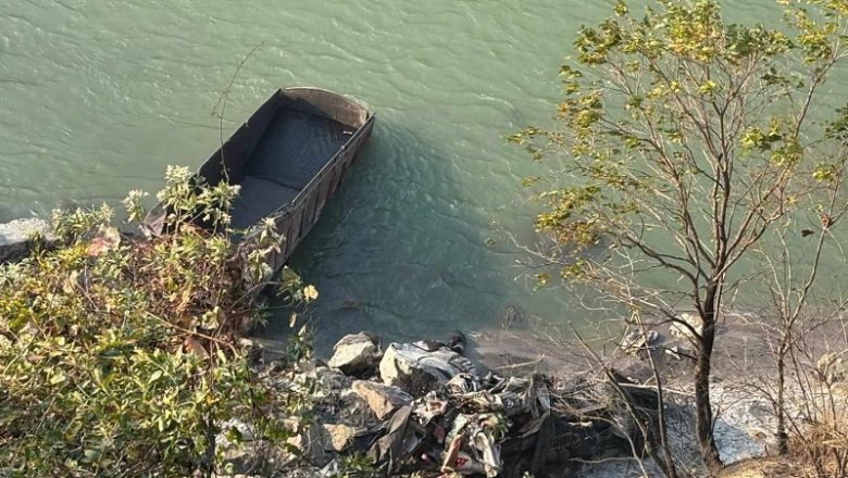 त्रिशूलीमा ट्रक खस्दा चालकको ज्यान गयो, सहचालक घाइते