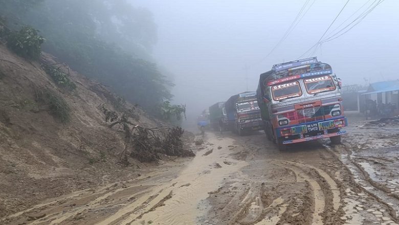पानी परेको समय नवलपरासीको दाउन्ने सडकमा राति गाडी चलाउन रोक