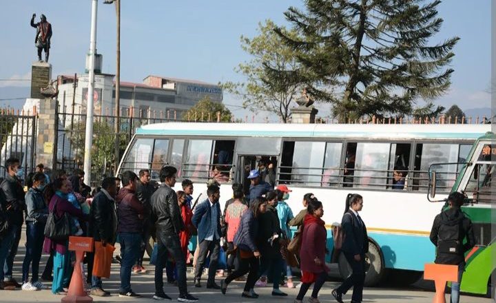 सोमबारदेखि सार्वजनिक सवारीका साधन अनिश्चित कालका लागि बन्दको घोषणा