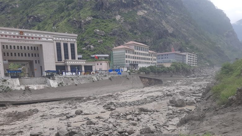 भोटेकोशीमा फेरी बाढी, रसुवामा उच्च सतर्कता
