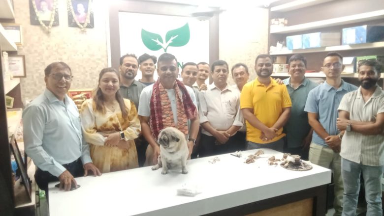 संस्थापक थैवको जन्मदिन उत्सवको रूपमा मनाए, विद्युतीय व्यवसायी