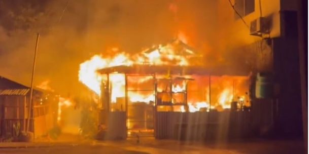 कैलालीकाे लम्कीमा जुत्ताचप्पलको गोदाममा आगलागी हुँदा ७० लाख बढीको क्षति