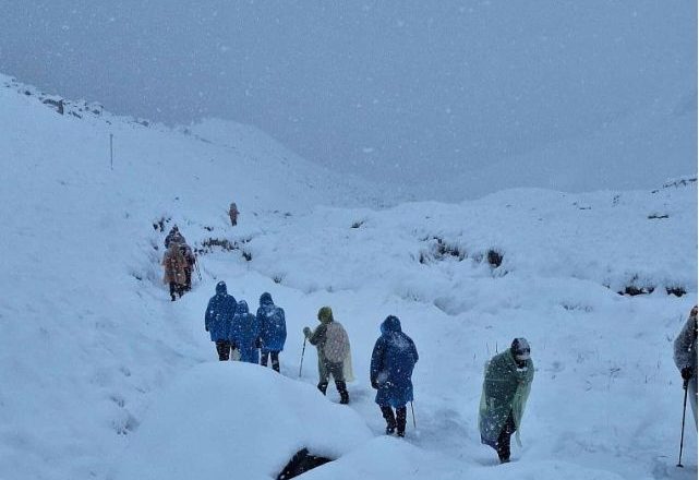 पदयात्रामा फसे पर्यटक, उद्धार टोली परिचालित