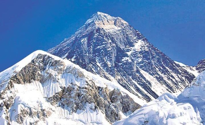 सगरमाथा आरोहण गर्ने सुरक्षित बाटो खुल्दै, ८० प्रतिशत काम सकियो