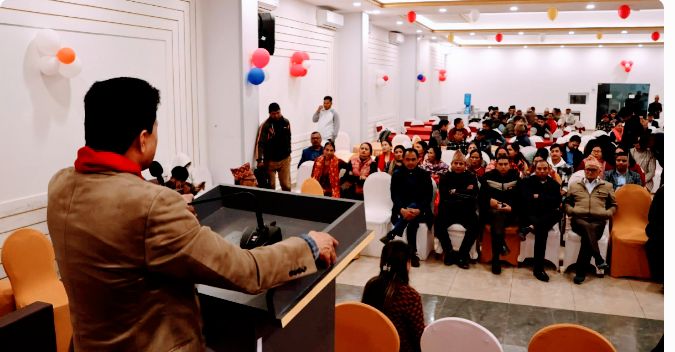 गोकर्ण बिष्ट सहरका मतदाताबिच ‘सुन्दै सुनाउँदै’