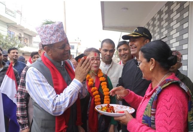 मतदाताको समस्या सुन्दै घरदैलोमै केन्द्रित छन् चुन्नप्रसाद पौडेल