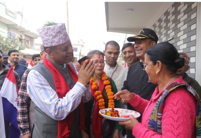 मतदाताको समस्या सुन्दै घरदैलोमै केन्द्रित छन् चुन्नप्रसाद पौडेल