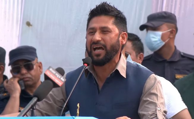 सिंहदरबार जलाउने र बालबालिकालाई गोली हान्ने एउटै हुन् : रवि लामिछाने