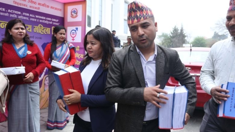 कार्की आयोगले बुझायो जेनजी आन्दोलनको प्रतिवेदन, प्रधानमन्त्रीले भनिन्– अध्ययनपछि प्रक्रिया अघि बढ्छ