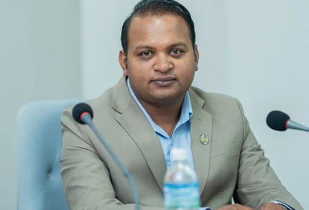 श्रममन्त्री दीपककुमार शाह पदमुक्त