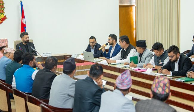 लुम्बिनी प्रदेशका सांसदहरूसँग प्रधानमन्त्रीको बैठक:विकासदेखि सुशासनसम्मका एजेण्डामा छलफल