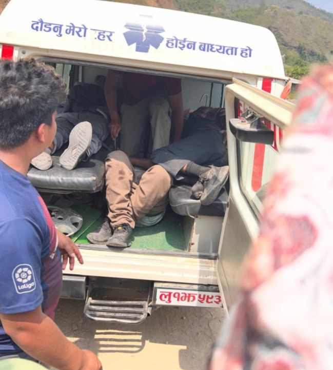 अर्घाखाँचीमा बस दुर्घटना, २ जनाकाे मृत्यु २५ घाइते