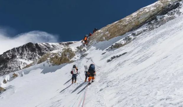 हिमाल आरोहणका लागि सिजनमा हालसम्म ११ सय ८१ जनालाई अनुमति, एक अर्ब २५ करोड राजश्व संकलन