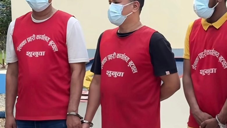 बिमा दाबी गर्न आफ्नै पसलबाट सुनचाँदी चोरीको नाटक