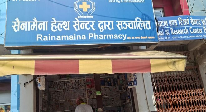 नक्कली औषधि बेचेको आरोपमा सैनामैना फार्मेसीमा प्रहरीको छापा