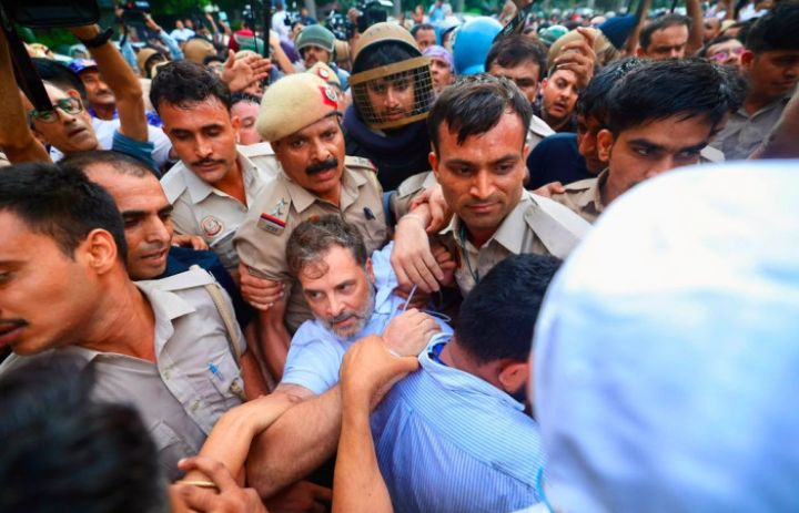 भारतमा युवालाई साथ दिँदै विपक्षी दलहरू पनि आन्दोलनमा