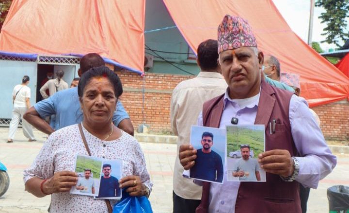 आफन्तको तस्बिर वोकेर ‘शवगृह’बाहिर