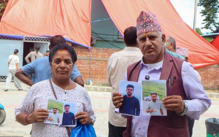 आफन्तको तस्बिर वोकेर ‘शवगृह’बाहिर