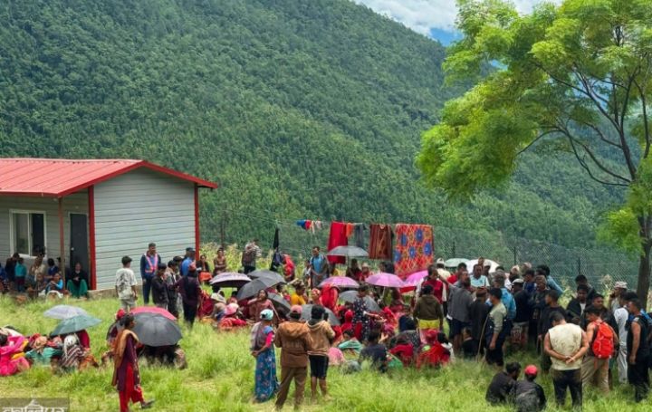 जाजरकोट पहिरो : जोखिममा रहेका रिसाङका दुई सयलाई सुरक्षित स्थानमा सारियो