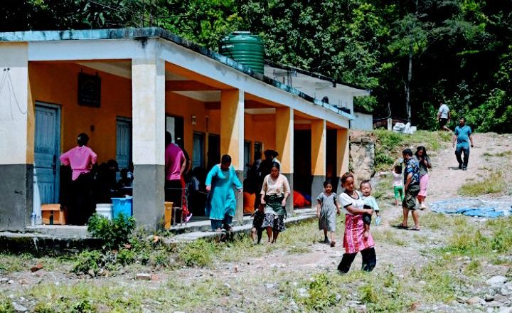 ३३ होल्डिङ सेन्टरमा २४ सय १८ बाढीपीडित : खानेपानी मुख्य समस्या, महामारीको जोखिम