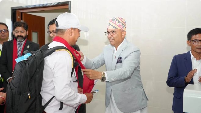 पोखरामा अन्तर्राष्ट्रिय उडान: फ्लाई दुबईको पहिलो उडान , यात्रुलाई मेयर आचार्यकाे बिदाइ