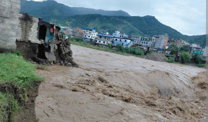 तिनाउ तटिय क्षेत्र बुटवल–११ मा पाँच घर बगे , १२ गते साँझसम्म उच्चसतर्क हुन आग्रह